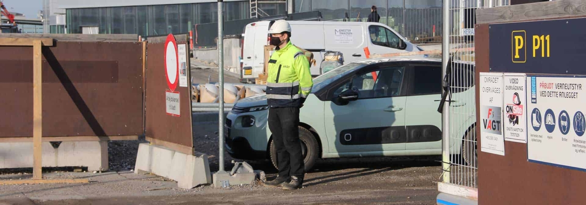 Hos FA Vagt kan vi hjælpe dig med en portvagt, så du maksimerer sikkerheden og minimerer risikoen for indbrud og tyveri.